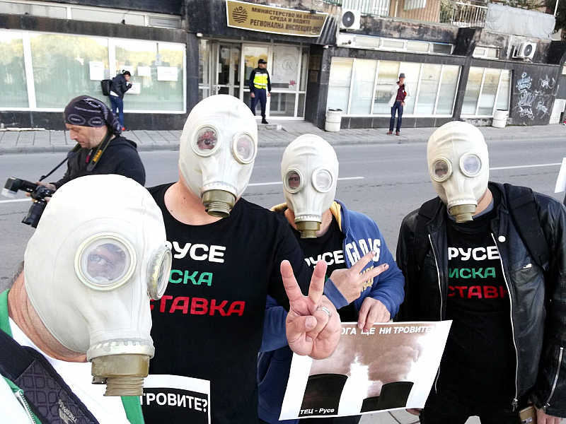 Русенци излязоха на пореден протест срещу управляващите Те застанаха под