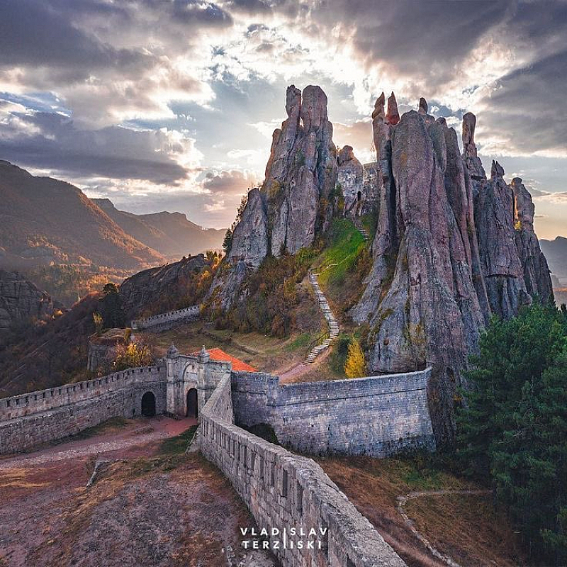 Снимката на Белоградчишките скали е направена от фотографа Споделена е
