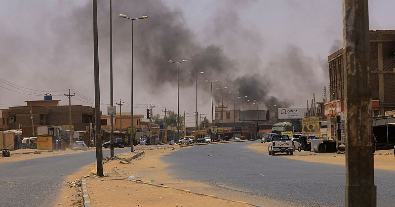 Враждуващите сили открипа стрелба в столицата Хартум в битка за
