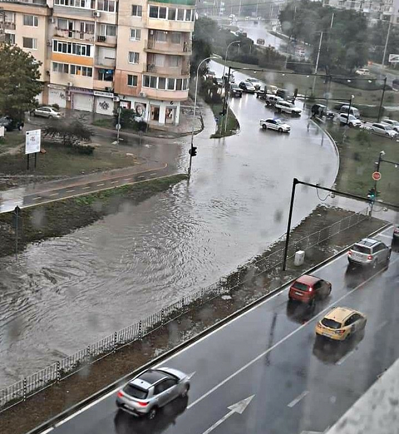 Проливен дъжд във Варна отново посочи огромните проблеми с бул.