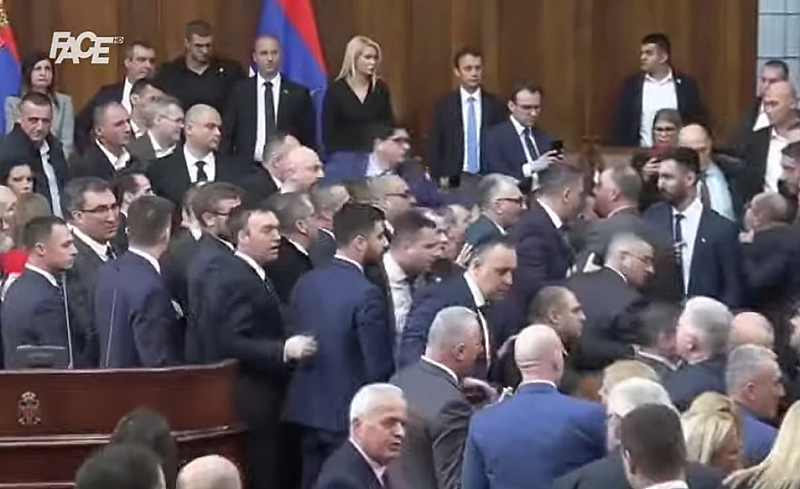 Някои от народните представители в Скупщината (сръбския парламент) се  насочиха