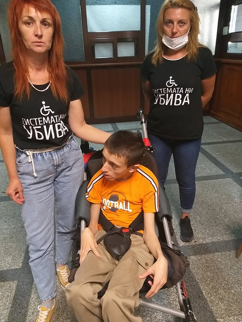 Истинско безобразие Председателят на парламента Цвета Караянчева отказа да пусне