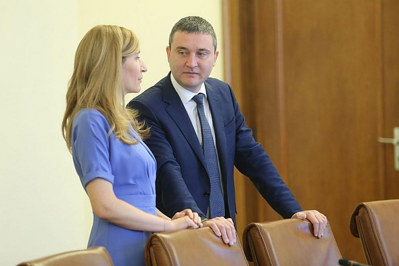 Министрите в оставка Владислав Горанов и Николина Ангелкова които станаха