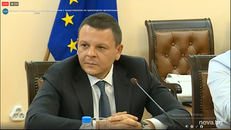 В рамките на парламентарния контрол Мартин Димитров отбеляза че служебното правителство е