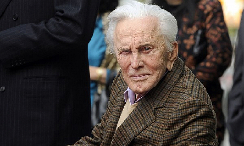 На 103 годишна възраст почина кино легендата Кърк Дъглас Тъжната вест