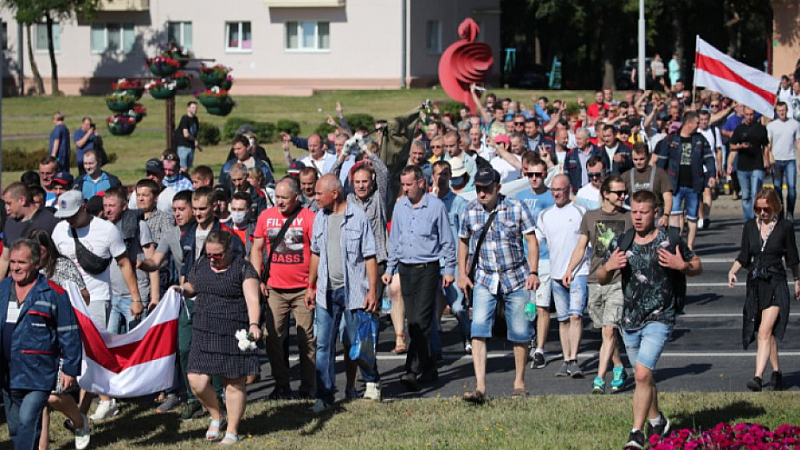Работници от Минския тракторен завод МТЗ се събраха на протест