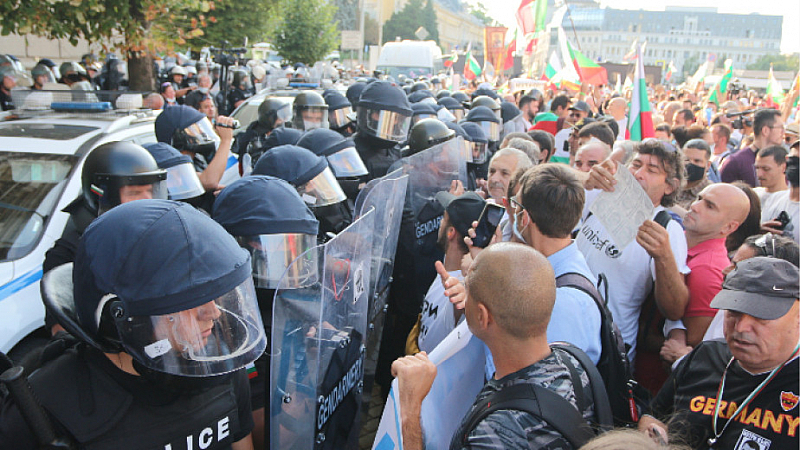 Не беше необходимо полицията да пръска Това каза обгазеният оператор