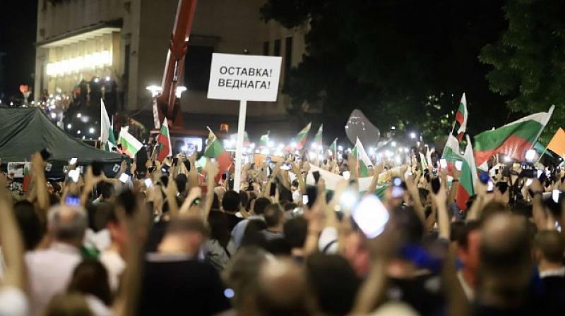 Близо 80 дни стотици хиляди българи се събират по площадите