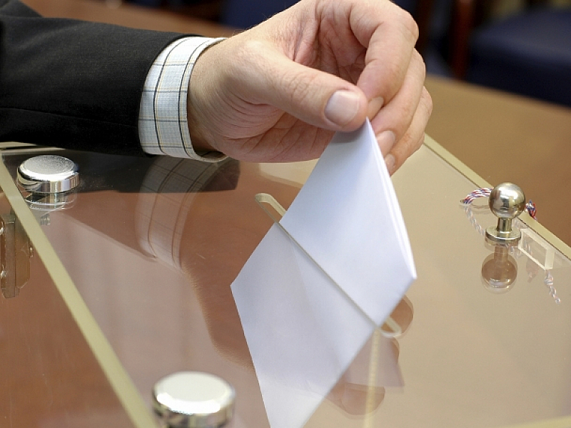 Резултатите от предсрочните избори в България в неделя показват че