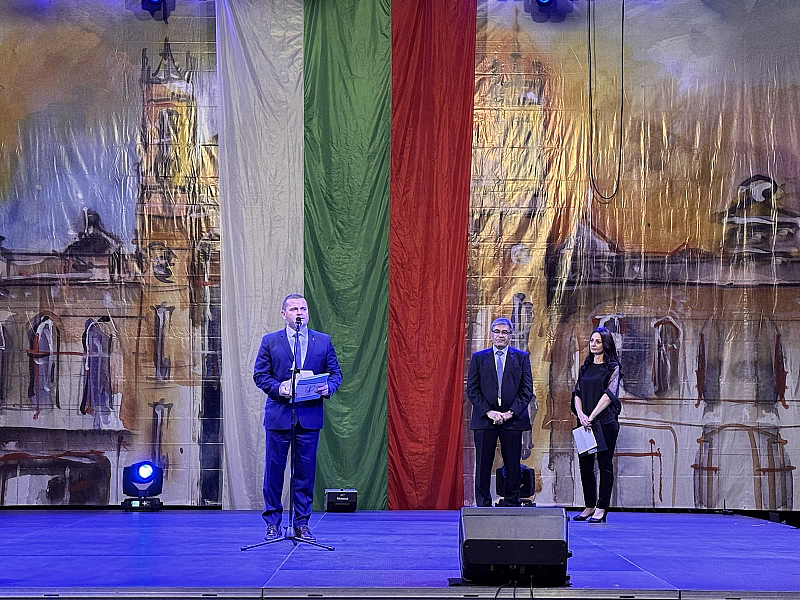 Официални гости на тържественото събитие бяха областният управител Драгомир Драганов,