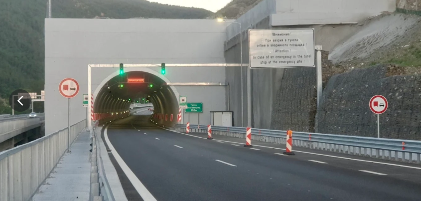 Причината е временно неработещо осветление в тунела Екипи на електроразпределителното