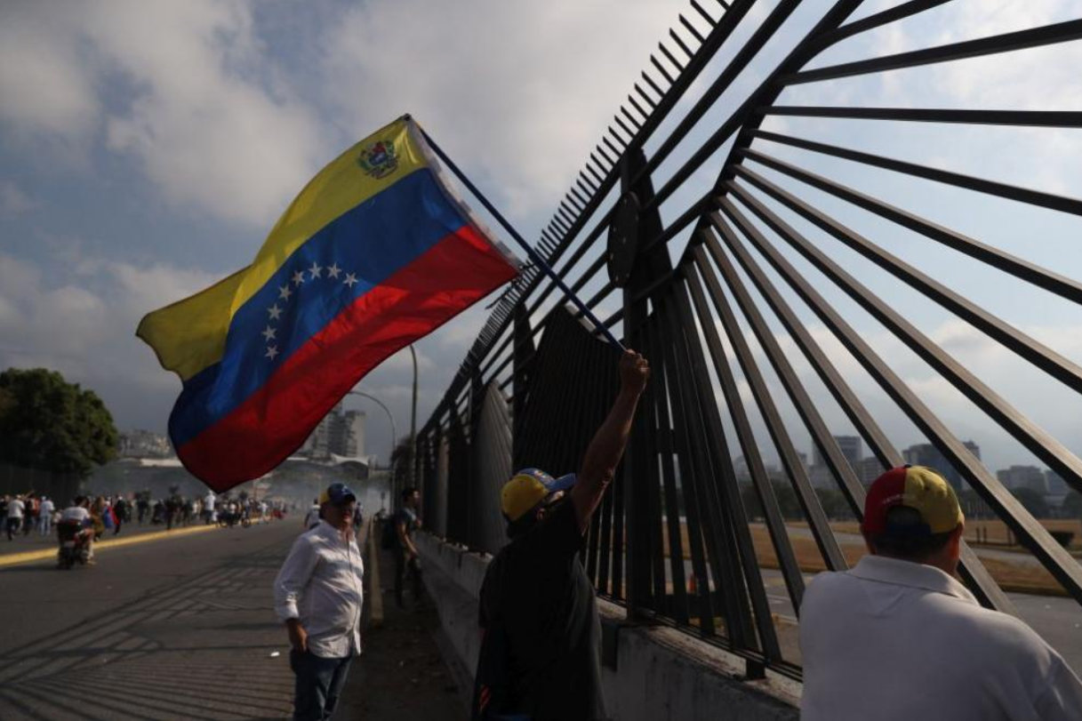 РезервиСтраната притежава около 303 милиарда барела петрол или около 17