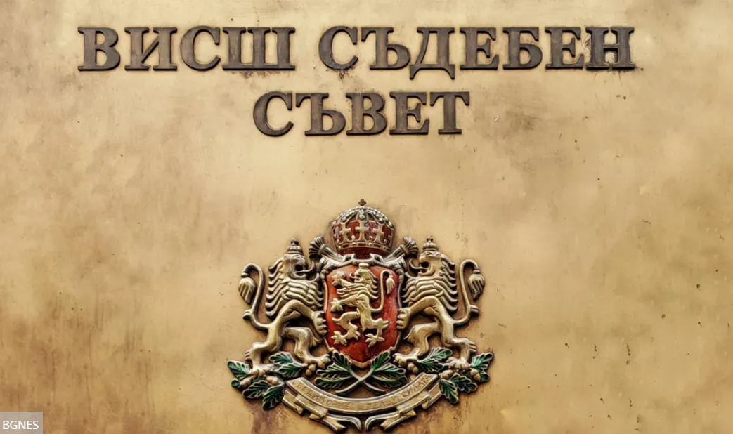 Публичното изслушване започна в 9 00 ч в сградата на