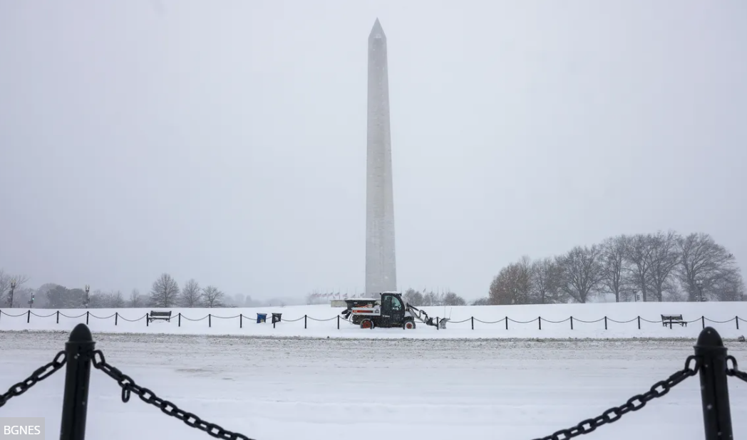 Националната метеорологична служба предупреждава че снегът и ледът ще се