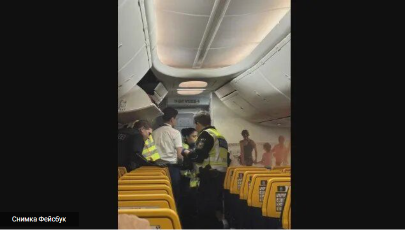 Пиян български гражданин подлуди самолета Започна да тероризира пътниците Група