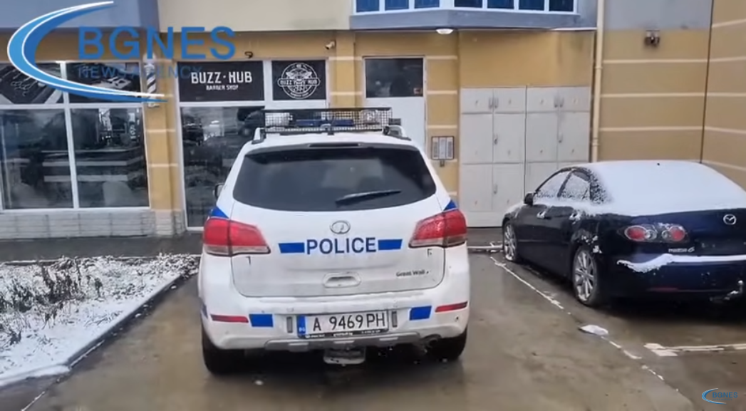 Става дума за незаконно видеозаснемане на голи клиентки по време