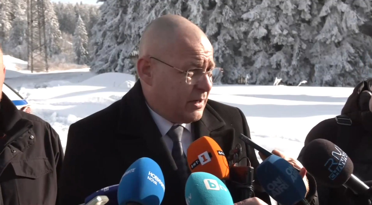 След получаването на сигнала вчера бяха сформирани специализирани екипи на