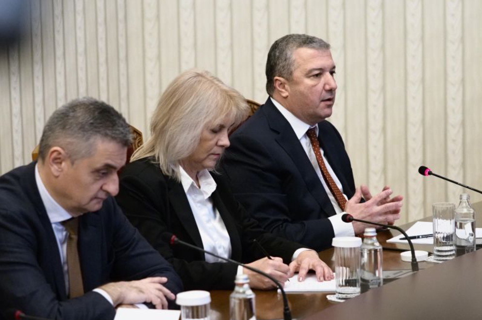 На Дондуков 2 лидерът на парламентарната група на БСП Драгомир