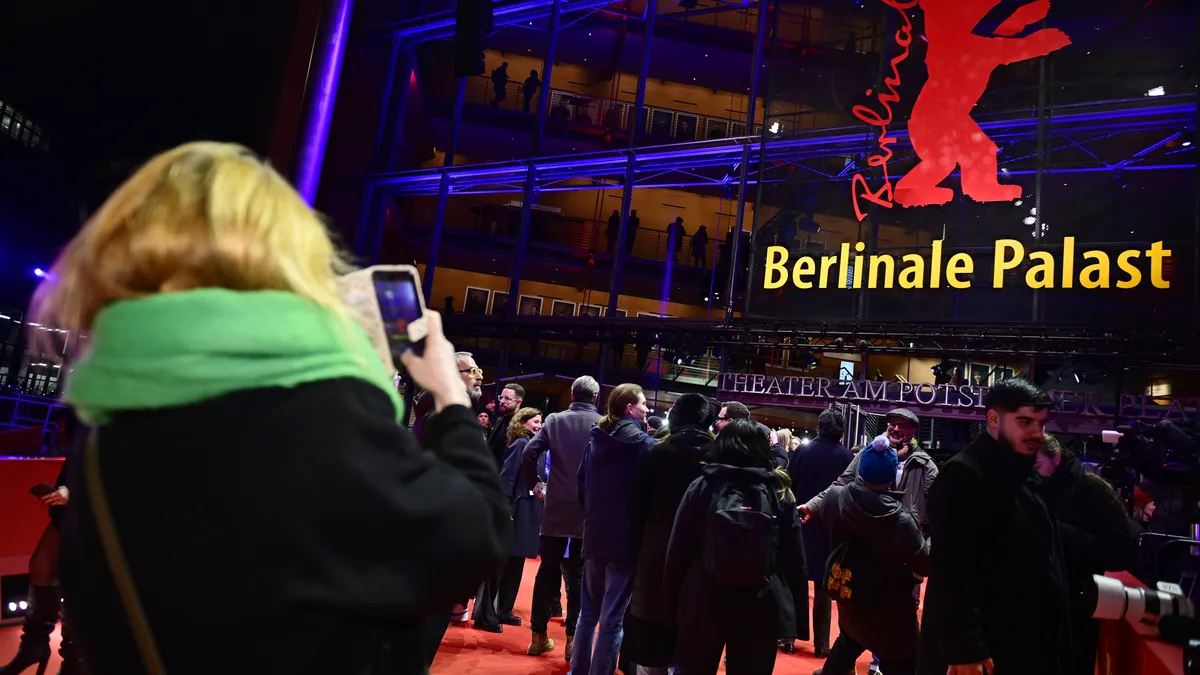 Директорката на фестивала Триша Тътъл реагира на противоречията породени от