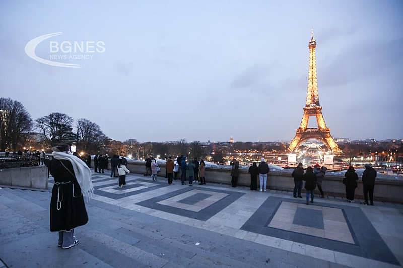 Много потребители очевидно вярват че забележителността на Париж е горяла Кадрите