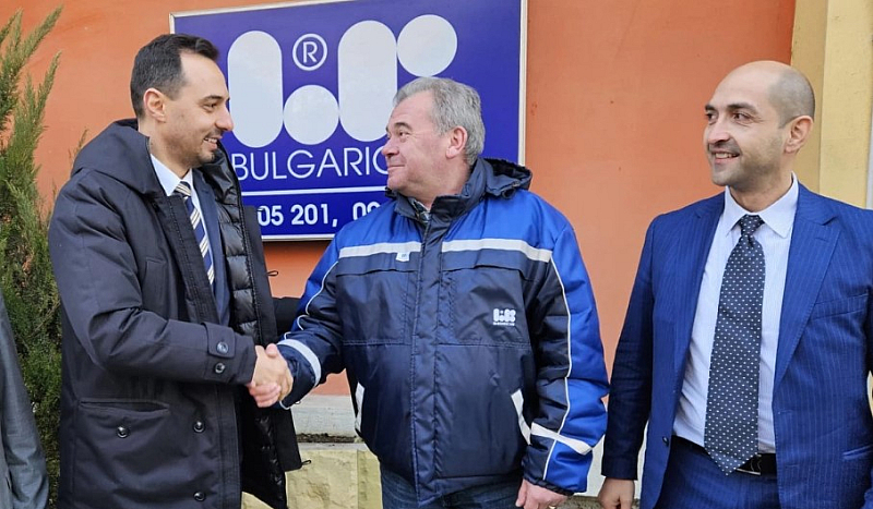 Ел Би Булгарикум“ няма да се приватизира“, увери Богдан Богданов работниците и