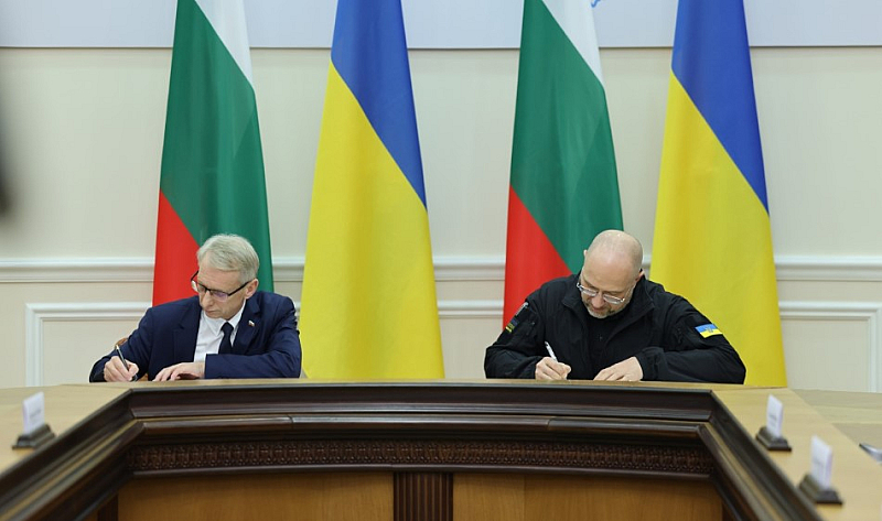От своя страна премиерът акад  Николай Денков благодари на украинския народ и