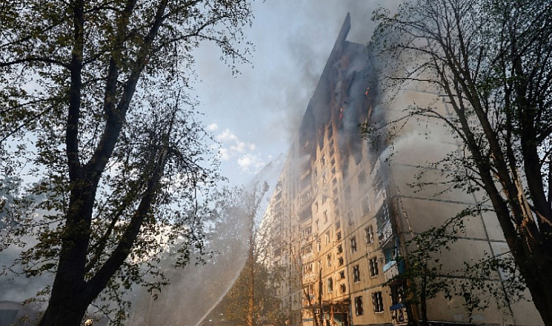 Руският артилерийски обстрел причини смъртта на двама души в град