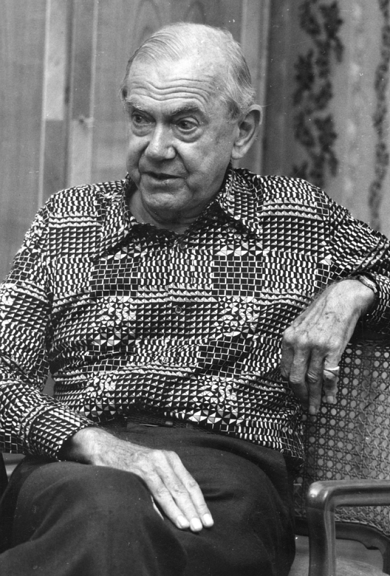 Грийн е роден през юни 1952 г в Освекен в