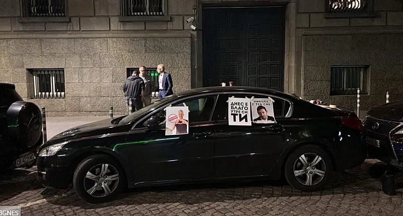 Колегите му не знаят как да го реанимират Полицията няма