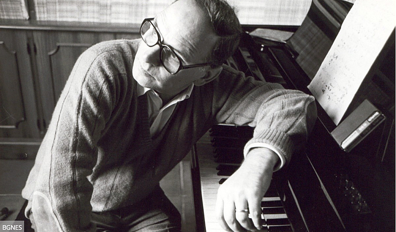 Постановката е под диригентството на Рикардо Фрица а режисурата е