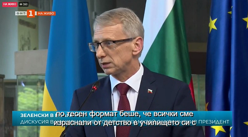 По традиция Володимир Зеленски произнася речи пред парламентите на страните