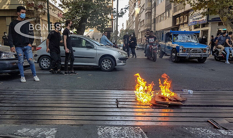 Уличното насилие избухна в цял Иран през нощта когато протестите