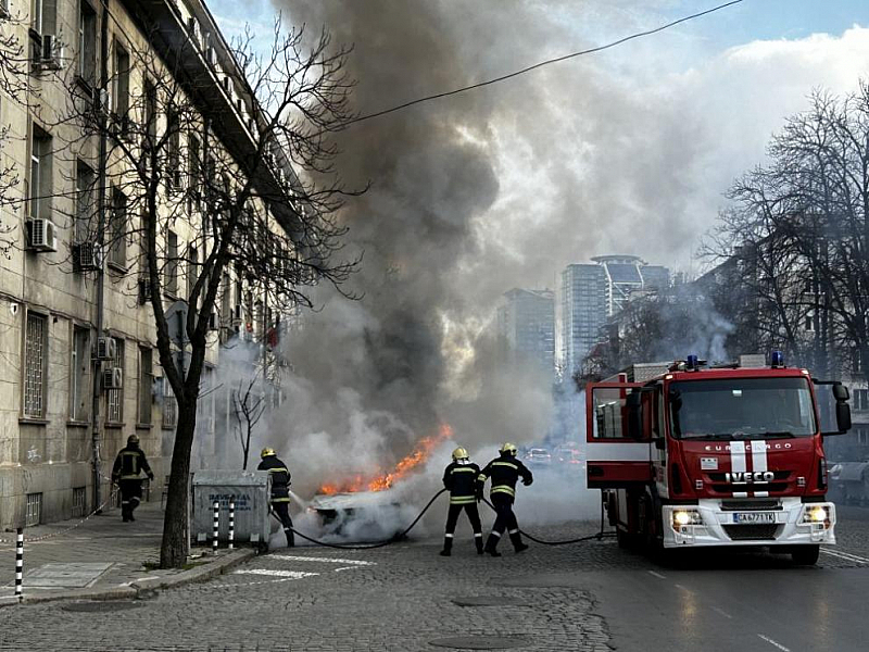 При инцидента няма пострадали хора От МВР съобщиха че огънят не