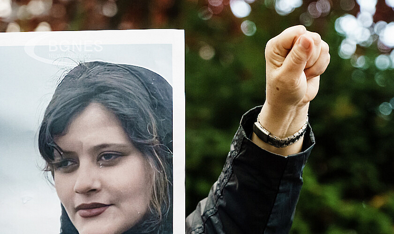Смъртта на 22-годишната Махса Амини, която беше арестувана от полицията