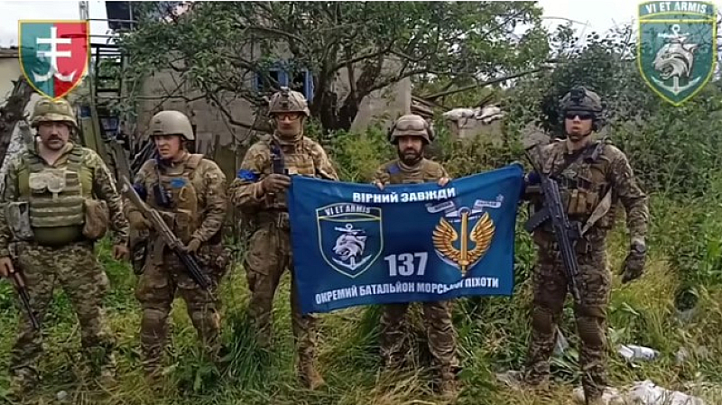 Одеските морски пехотинци продължават да прогонват нашествениците от украинската земя.