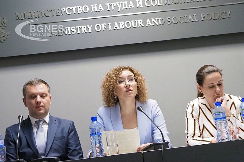 Това заяви министърът на труда и социалната политика Иванка Шалапатова