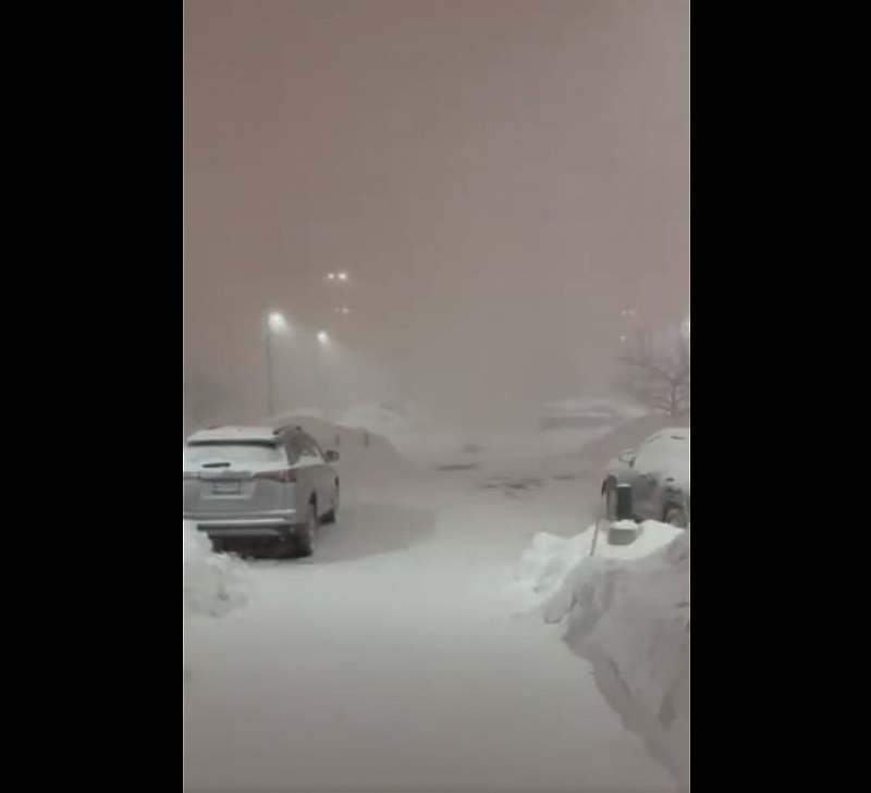 Снежната покривка в град Бъфало достигна на места близо 2 метра