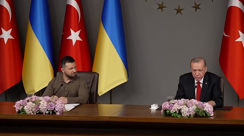 Ердоган говори на съвместна пресконференция с украинския президент Володимир Зеленски който