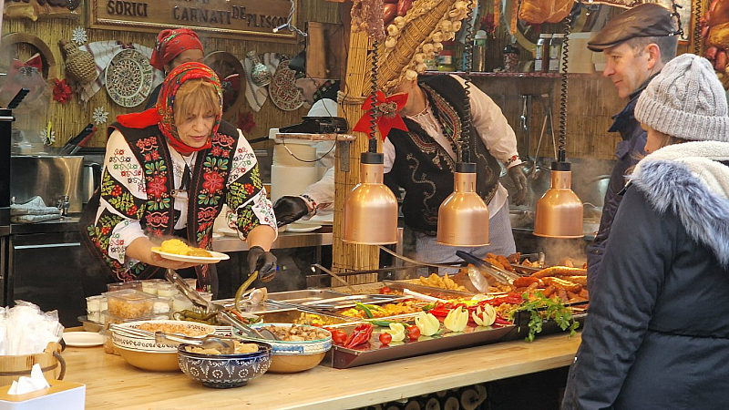 Общите средни месечни разходи на населението през третото тримесечие на