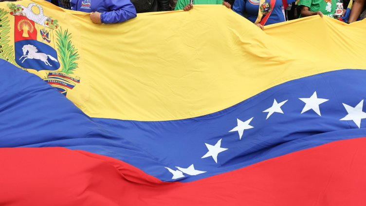 Патрули и контрол на улицитеМинистърът на вътрешните работи Диосдадо Кабейо