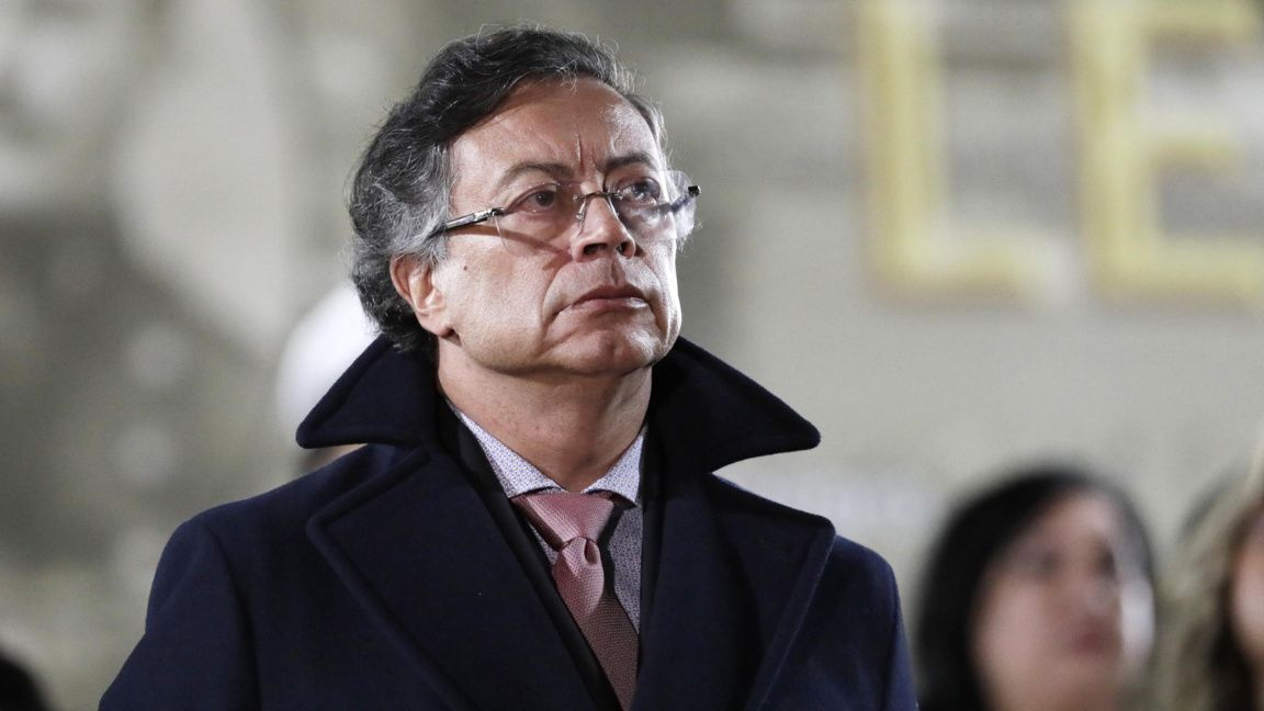 Летяхме над морето четири часа и аз се озовах на