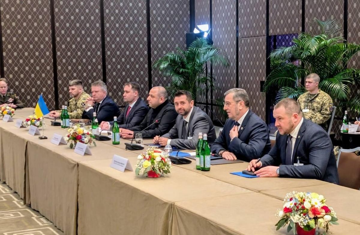 Ръководителят на руската делегация Владимир Медински заяви че преговорите са