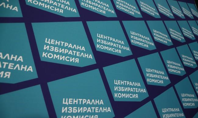 Комисията определя мандатите за всеки многомандатен изборен район въз основа