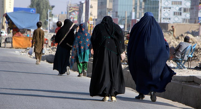  Кодексът разделя гражданите на четири социални класи изрично признава робството