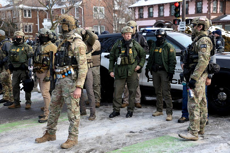 Двама души са в болница след стрелба с участието на