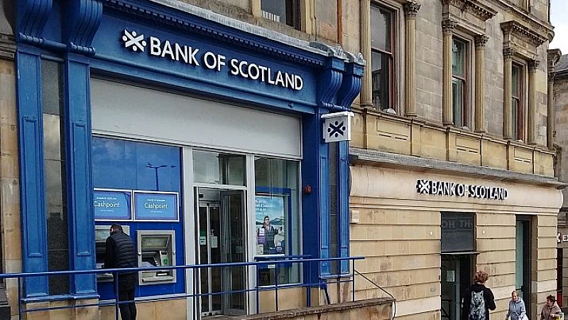 През февруари 2023 г банката обработи 24 плащания на обща