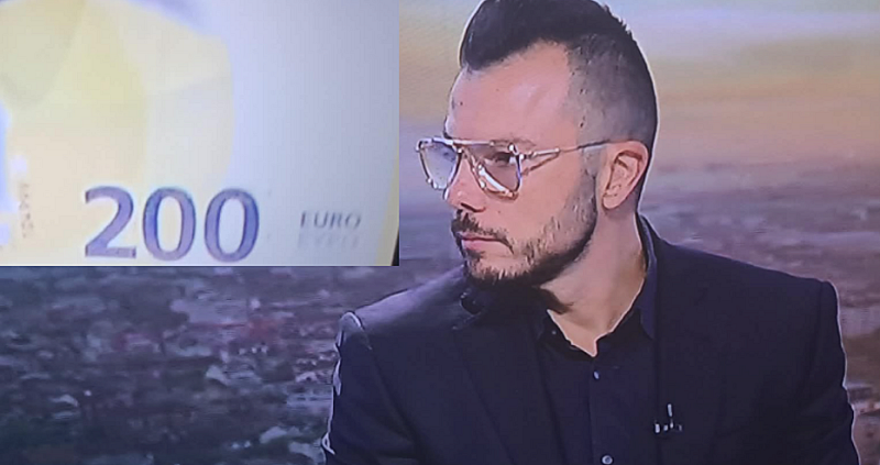 Когато хванем банкнотата и я докоснем отстрани трябва да видите