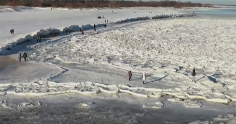 Хиляди полети бяха отменени а милиони американци останаха по домовете