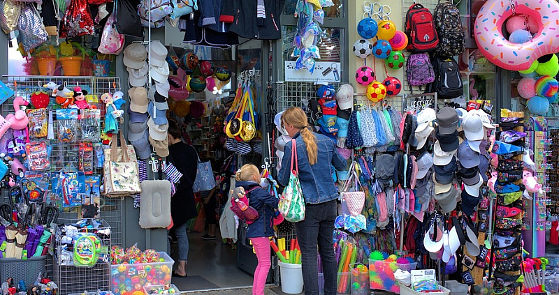 Търговията на дребно се сви с 0 4 през ноември