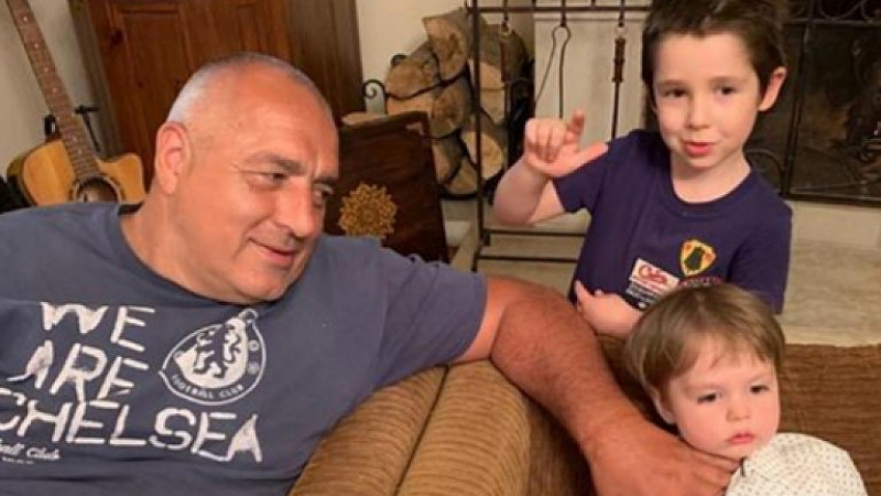 Постът на Борисов с внуците му от неделния ден звучи